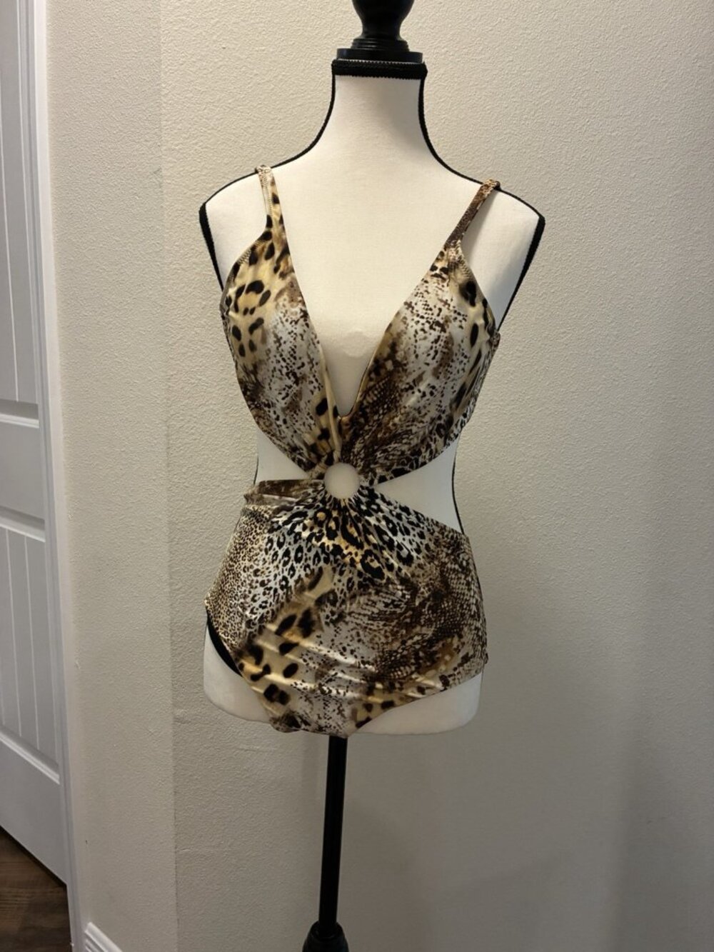 Bar III Safari Fling Monokini With Center Ring Detail Size Small